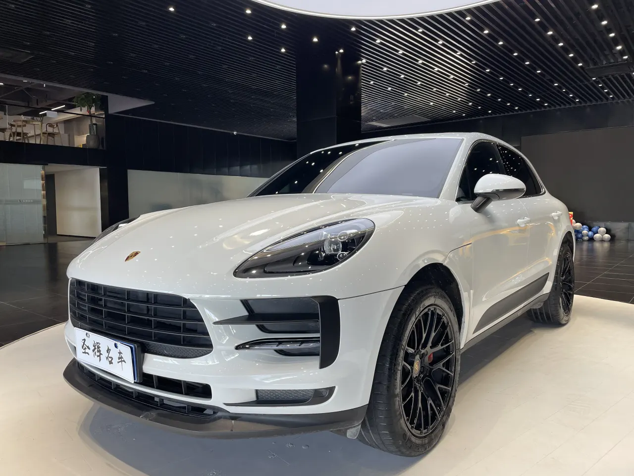 2018 PORSCHE Macan 2.0T main image