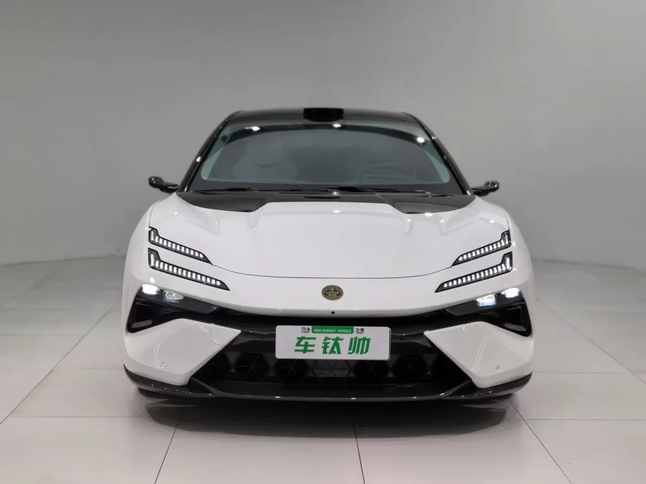 2024 LOTUS EMEYA R+ Gold Edition Exterior